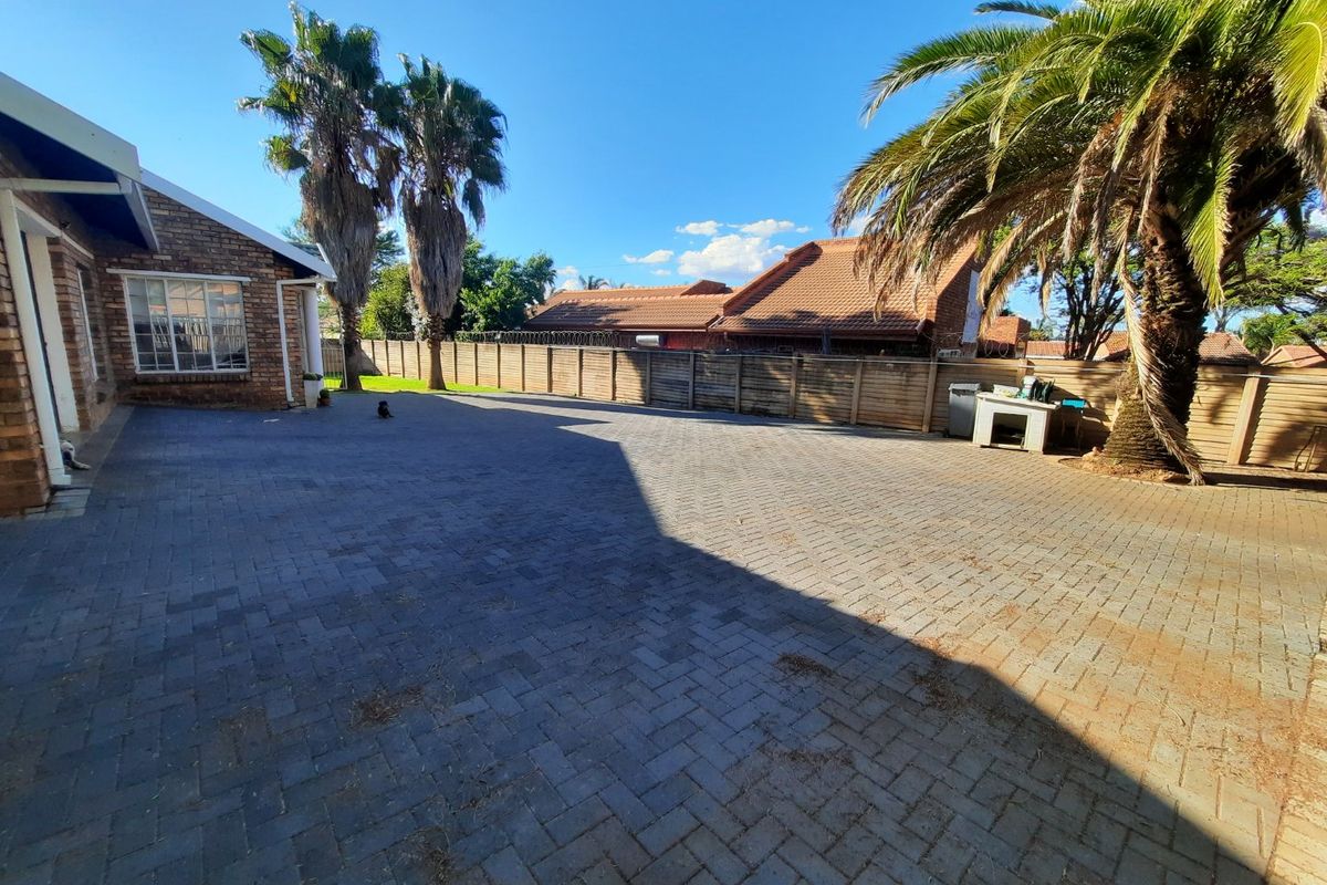 3 Bedroom House for sale in Highveld - Photo 2