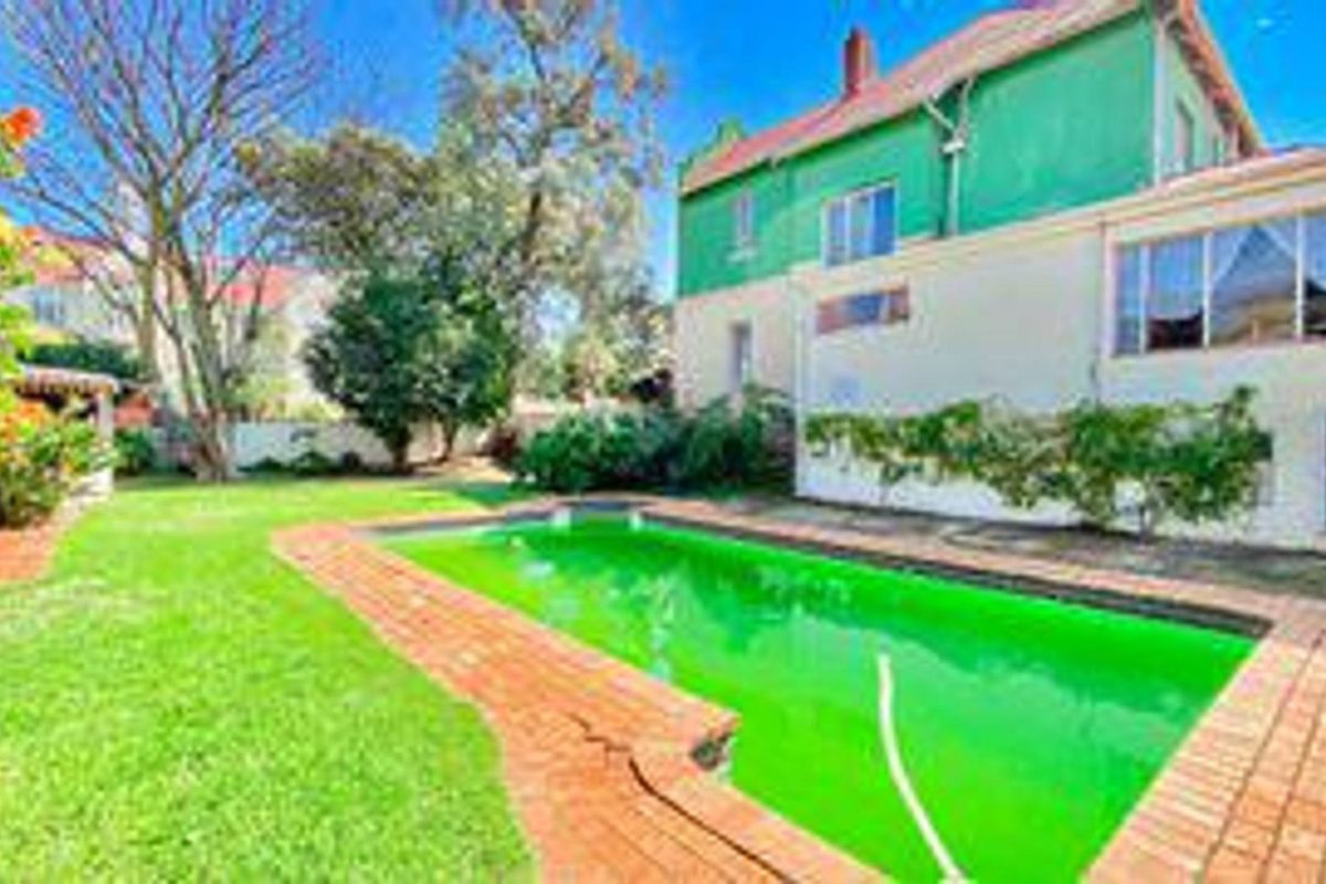 INVESTORS!!!The Famous Monkey Bar,double story, house with 21 Bachelor units on property. - Photo 2