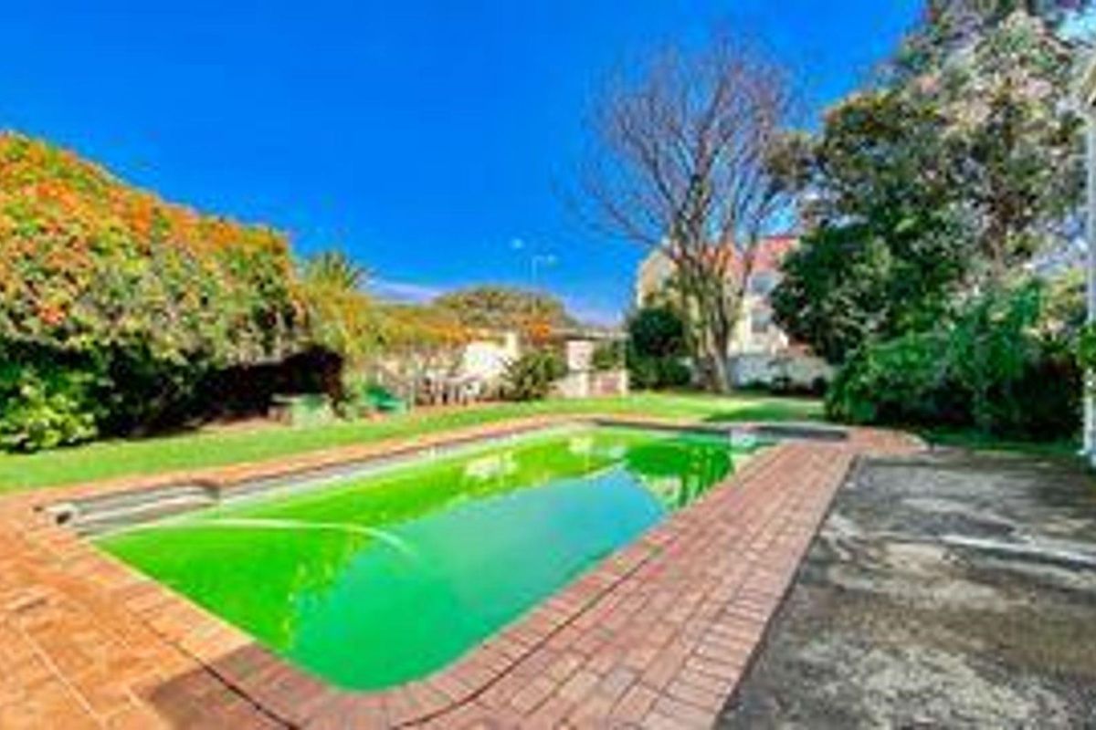 INVESTORS!!!The Famous Monkey Bar,double story, house with 21 Bachelor units on property. - Photo 4