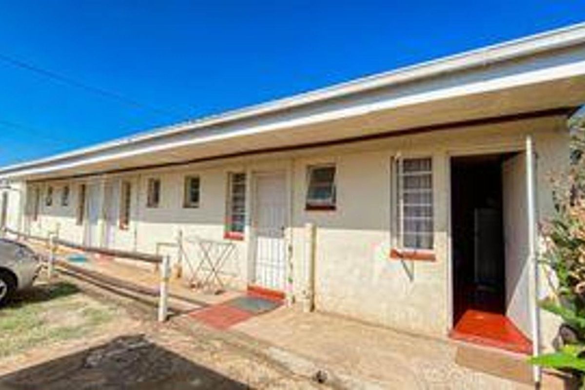 INVESTORS!!!The Famous Monkey Bar,double story, house with 21 Bachelor units on property. - Photo 3