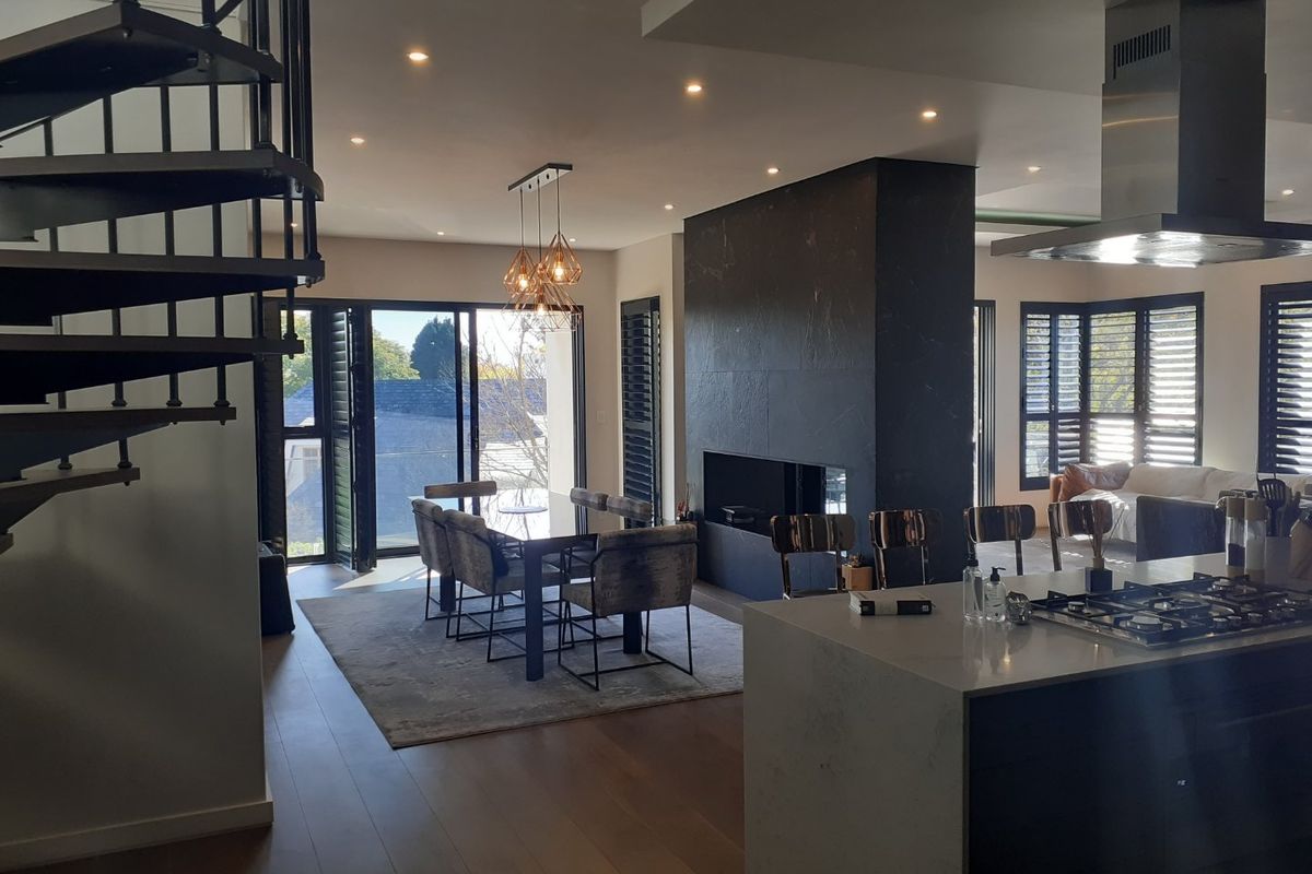 This Magnificent Penthouse is priced well below true value - Grab it now! - Photo 4