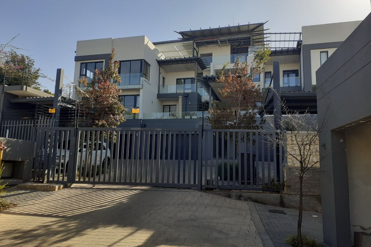 This Magnificent Penthouse is priced well below true value - Grab it now! - Photo 2