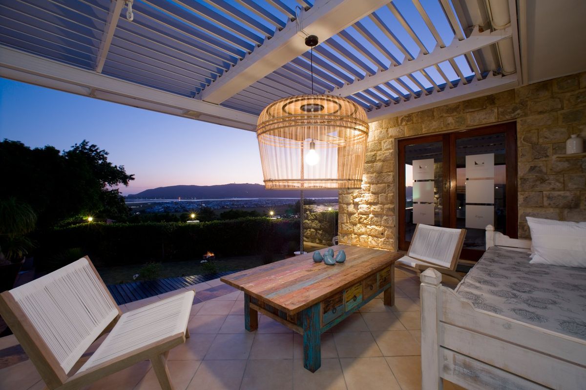 Sophisticated, Luxurious Guest House - Photo 3