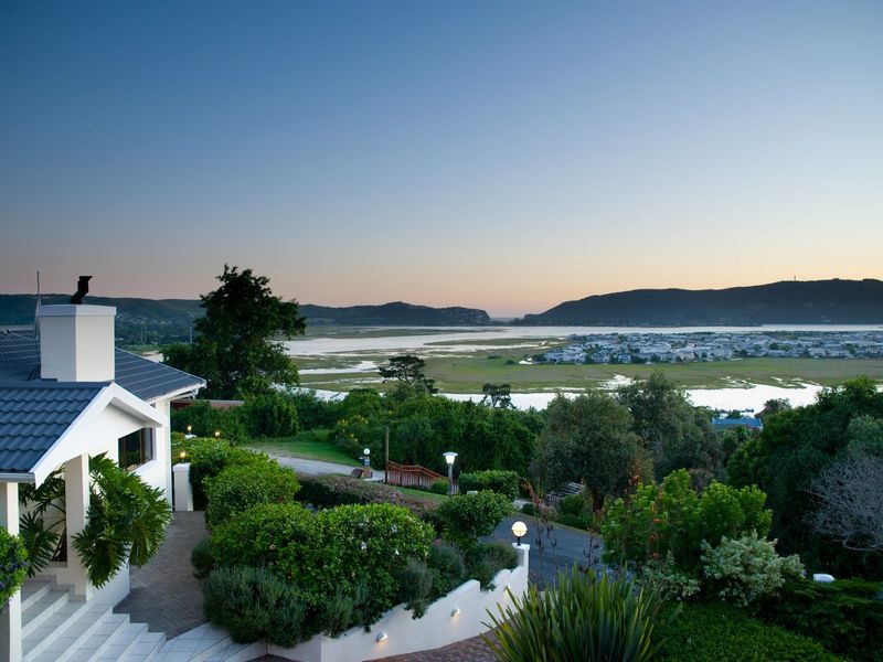 Sophisticated, Luxurious Guest House - Photo 1