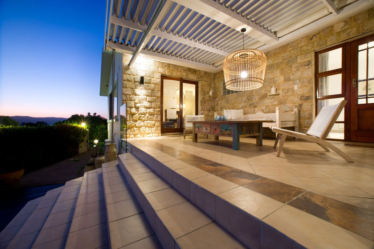 Sophisticated, Luxurious Guest House - Photo 2