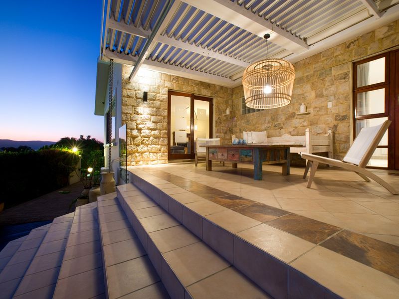 Sophisticated, Luxurious Guest House - Photo 2