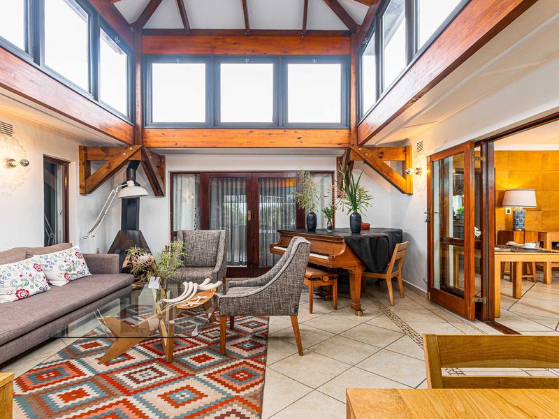 Sophisticated, Luxurious Guest House - Photo 10