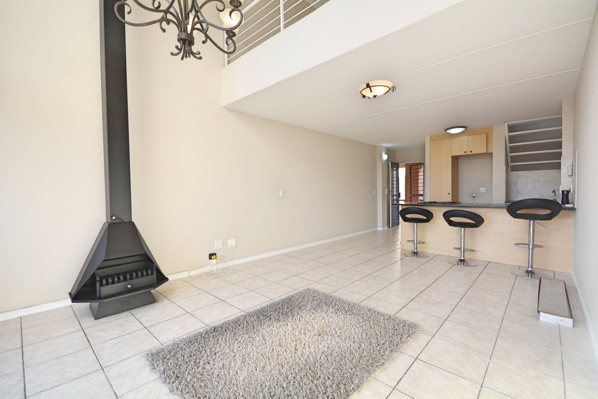 Newley renovated, One bedroom loft apartment - Photo 2