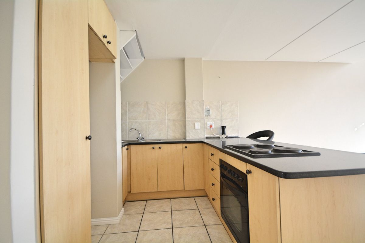 Newley renovated, One bedroom loft apartment - Photo 5