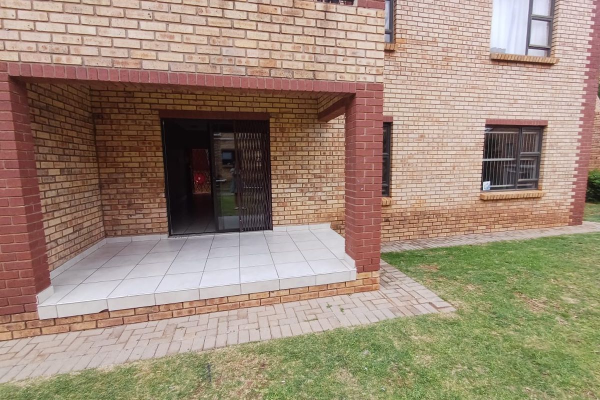 Charming 2-Bedroom Apartment in Flamwood, Klerksdorp - Photo 3