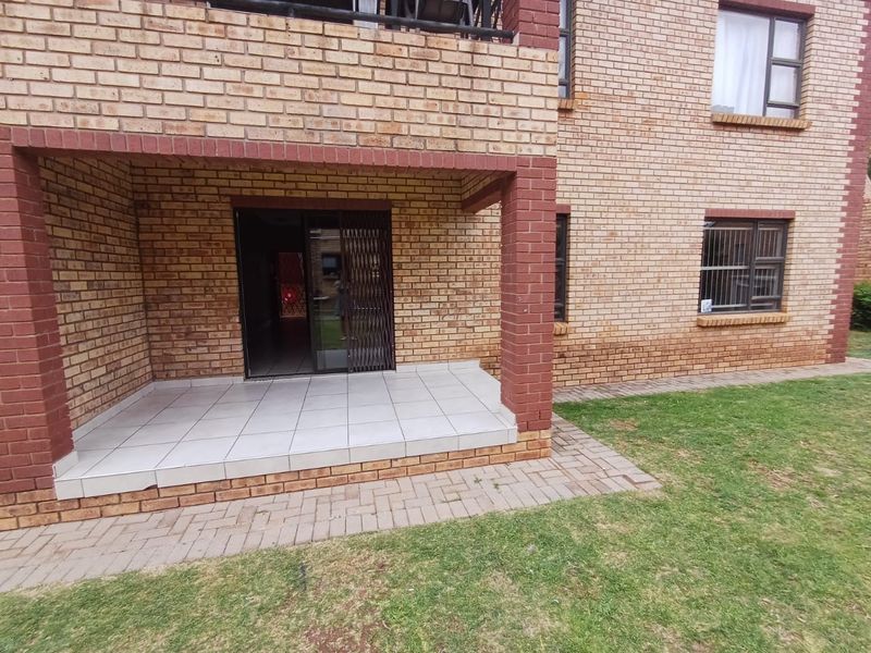Charming 2-Bedroom Apartment in Flamwood, Klerksdorp - Photo 3