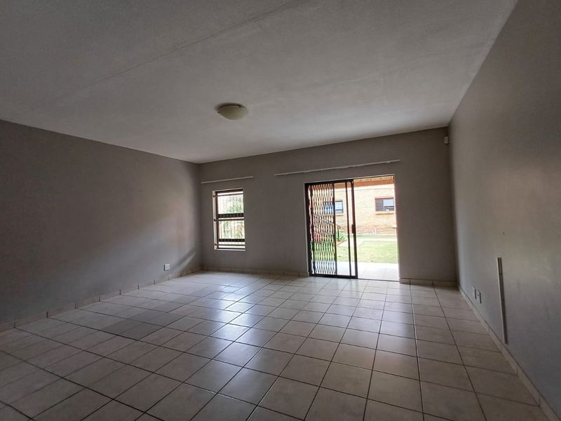 Charming 2-Bedroom Apartment in Flamwood, Klerksdorp - Photo 9