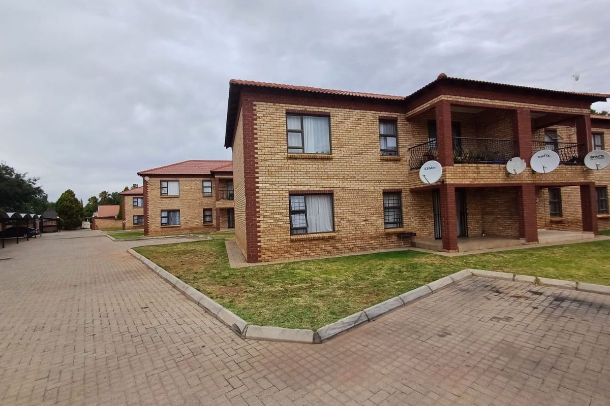 Charming 2-Bedroom Apartment in Flamwood, Klerksdorp - Photo 2