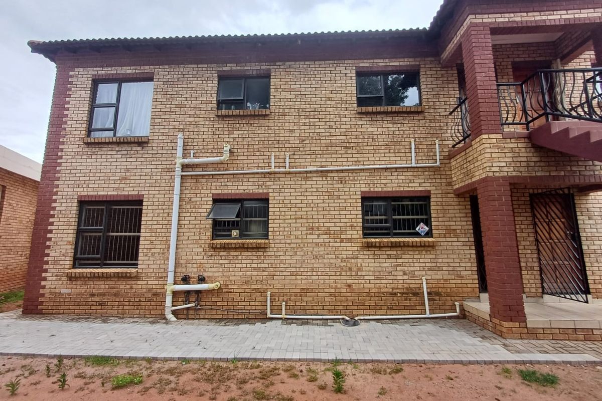Charming 2-Bedroom Apartment in Flamwood, Klerksdorp - Photo 5