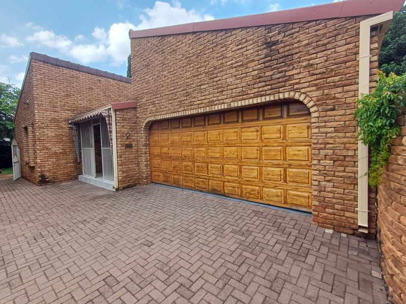 Elegant and Spacious Townhouse in Irenepark, Klerksdorp - Photo 3
