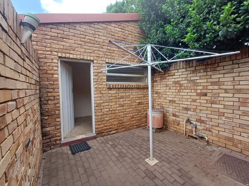 Elegant and Spacious Townhouse in Irenepark, Klerksdorp - Photo 9
