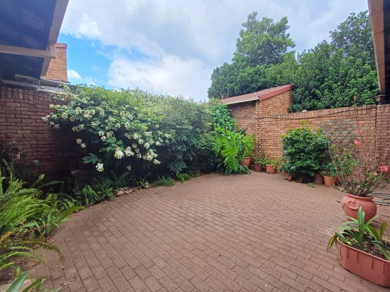 Elegant and Spacious Townhouse in Irenepark, Klerksdorp - Photo 8