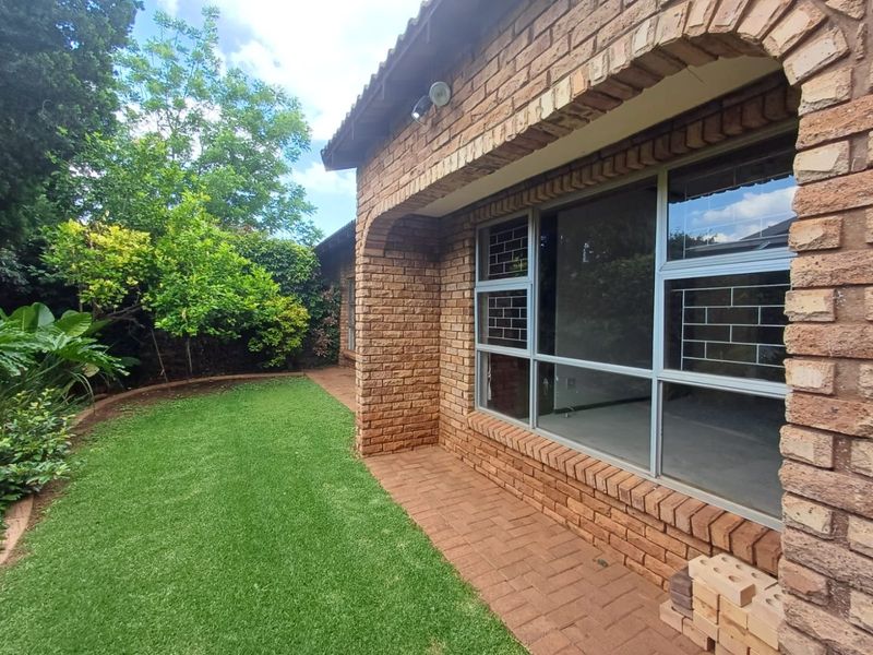 Elegant and Spacious Townhouse in Irenepark, Klerksdorp - Photo 6