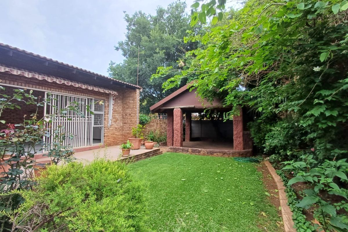 Elegant and Spacious Townhouse in Irenepark, Klerksdorp - Photo 4