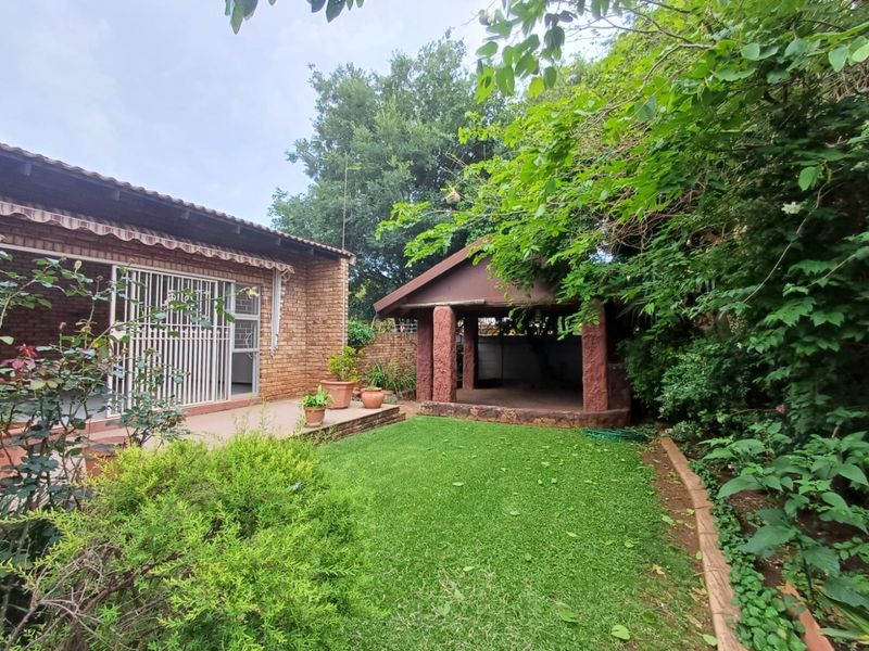 Elegant and Spacious Townhouse in Irenepark, Klerksdorp - Photo 4