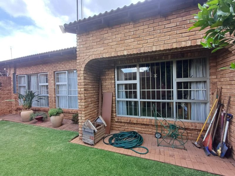 Modern Elegance in Irenepark, Klerksdorp - Photo 6