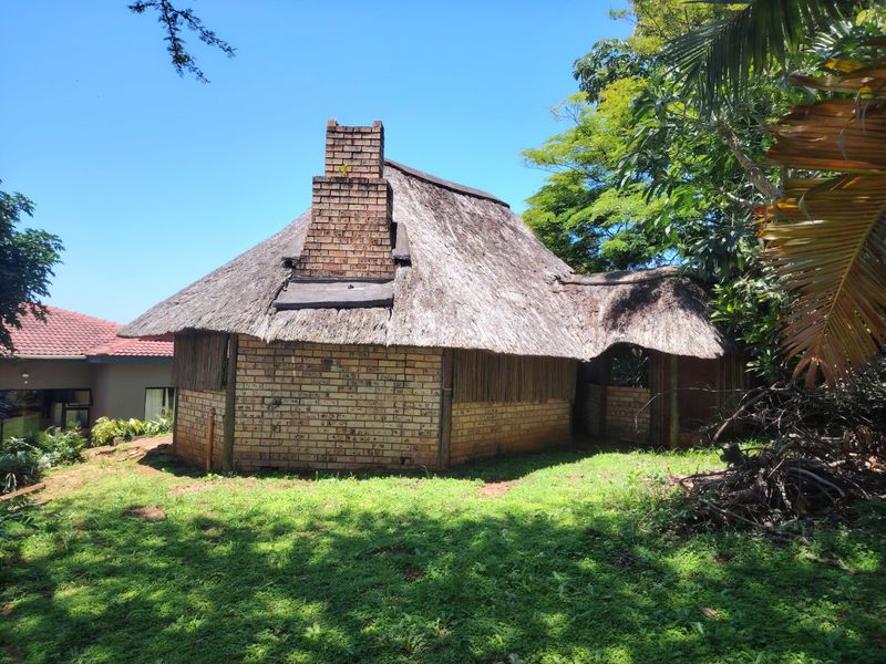 Modern home with bachelor flat, lapa and two entrances.  - Photo 4