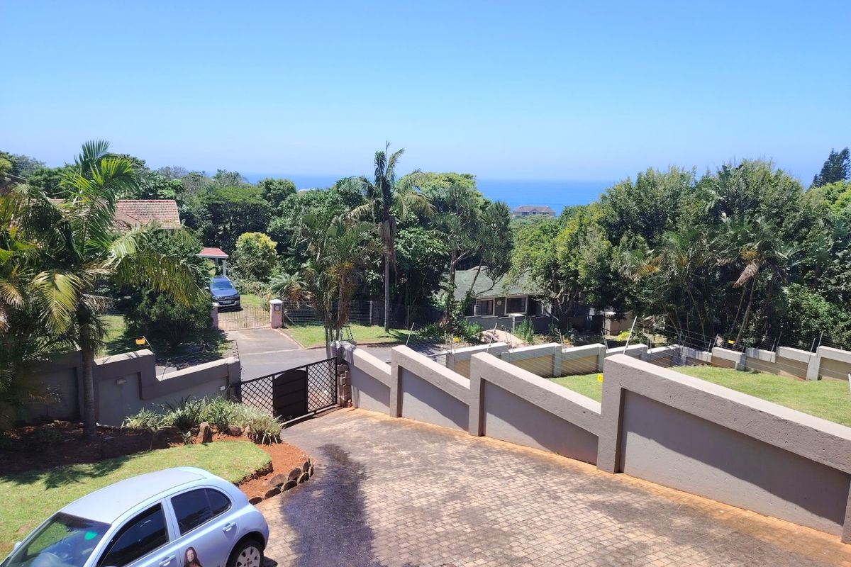 Modern home with bachelor flat, lapa and two entrances.  - Photo 2