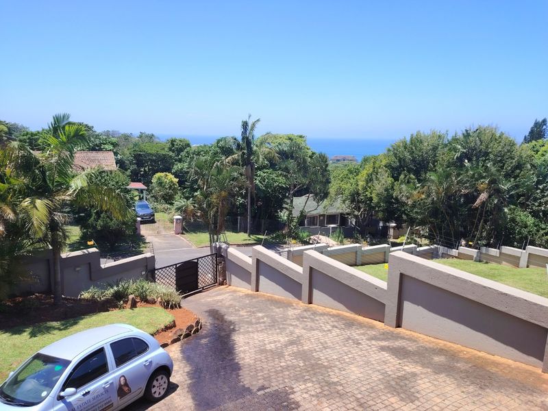 Modern home with bachelor flat, lapa and two entrances.  - Photo 2