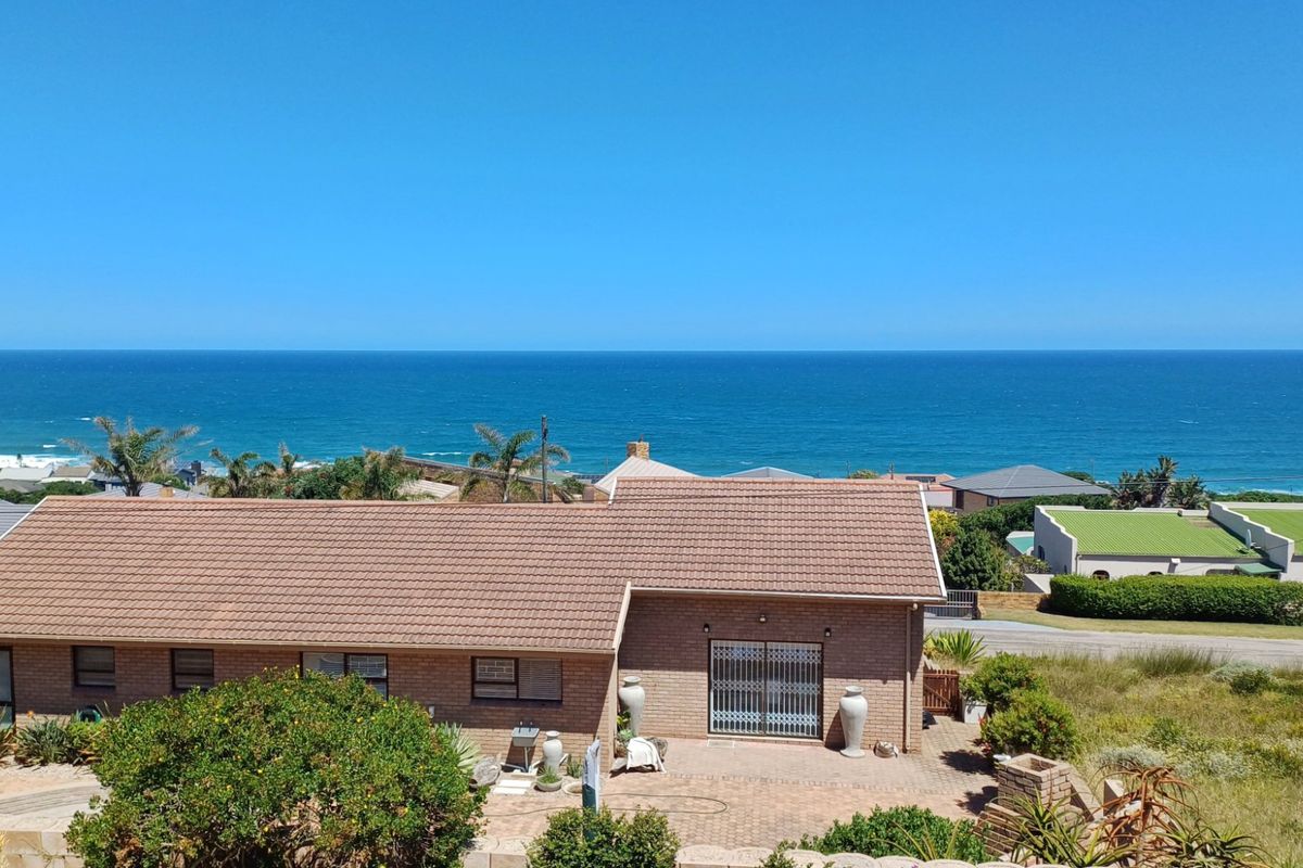 Coastal Family Home with Ocean Views - Photo 4