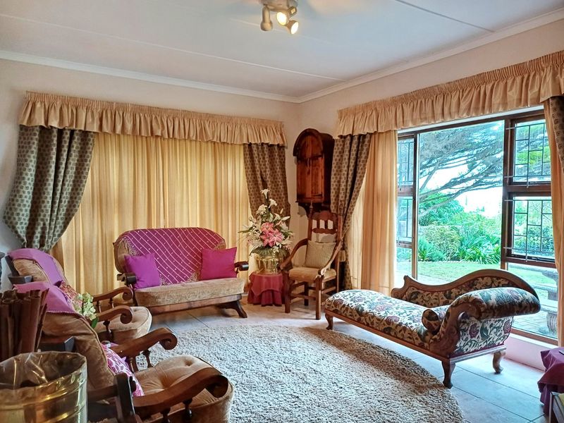 Coastal Family Home with Ocean Views - Photo 9