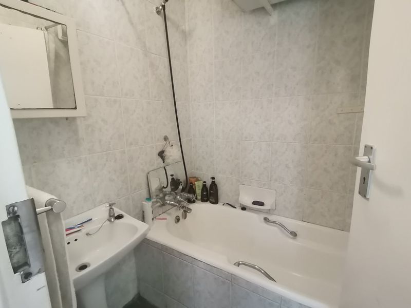 First floor corner unit with wrap around balcony and slight sea view through the trees - Photo 10