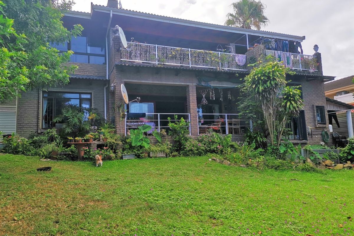 House with two flats, tandem garage with lift and garden with sea view.  - Photo 3