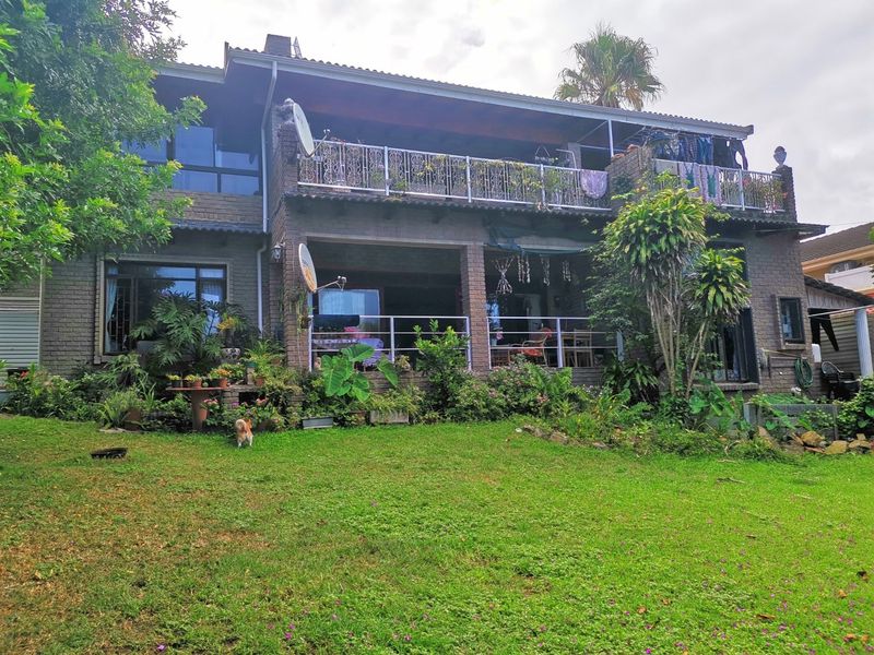 House with two flats, tandem garage with lift and garden with sea view.  - Photo 3