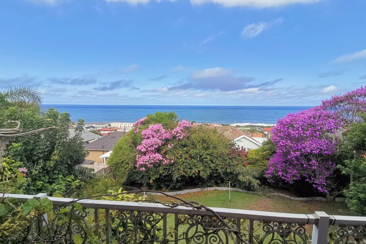 House with two flats, tandem garage with lift and garden with sea view.  - Photo 2