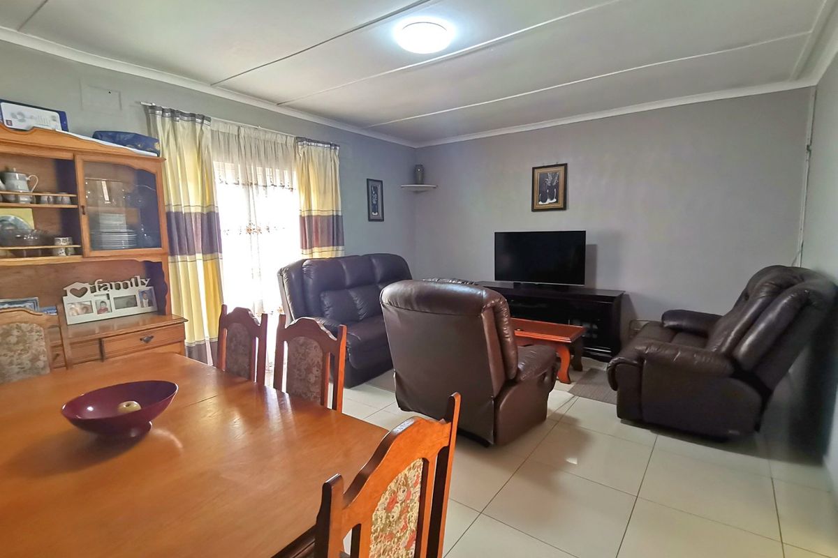 Massive garden with a lot of potential - Photo 5