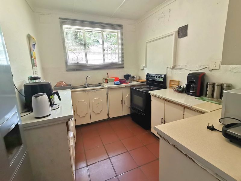 Massive garden with a lot of potential - Photo 9