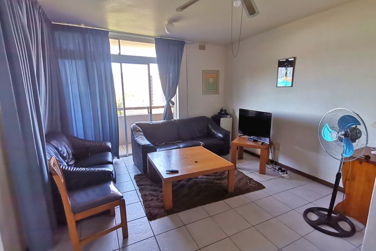 Park your vehicle and walk where you want to be.  - Photo 4