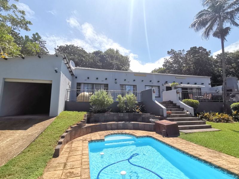 MASSIVE REDUCTION OF R345 000. Spectacular Home in a peaceful area with solar panels - Photo 3