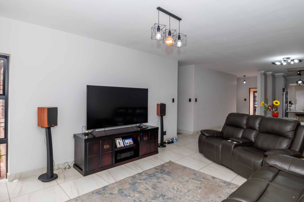 Contemporary Townhouse Living in Eden Glen - Photo 4