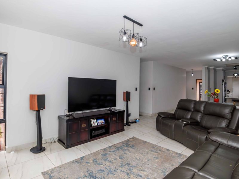 Contemporary Townhouse Living in Eden Glen - Photo 4