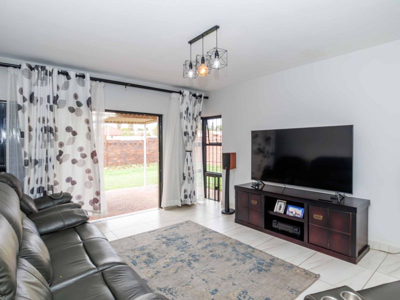 Contemporary Townhouse Living in Eden Glen - Photo 7