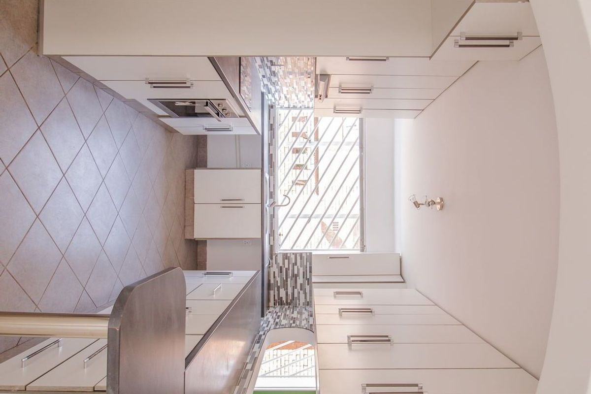 Newly renovated 3 Bedroom duplex with 2 bathrooms in an Historical Suburb, Jeppestown - Photo 5