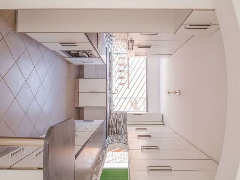 Newly renovated 3 Bedroom duplex with 2 bathrooms in an Historical Suburb, Jeppestown - Photo 5