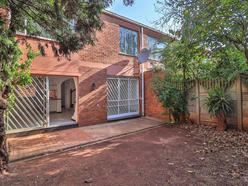 Newly renovated 3 Bedroom duplex with 2 bathrooms in an Historical Suburb, Jeppestown - Photo 3