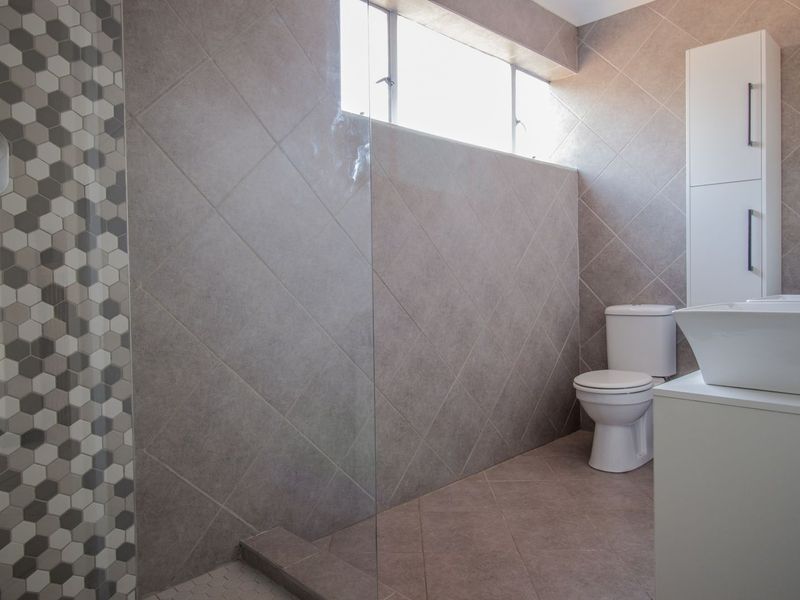 Newly renovated 3 Bedroom duplex with 2 bathrooms in an Historical Suburb, Jeppestown - Photo 4