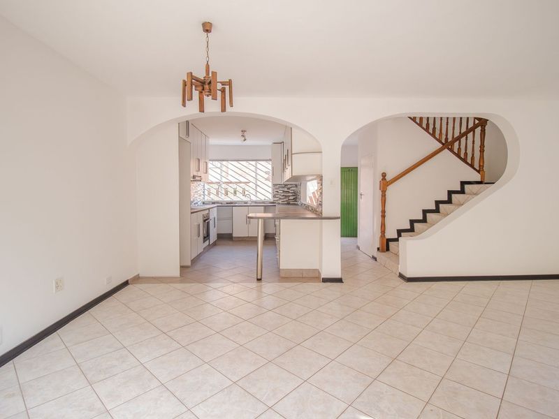 Newly renovated 3 Bedroom duplex with 2 bathrooms in an Historical Suburb, Jeppestown - Photo 10