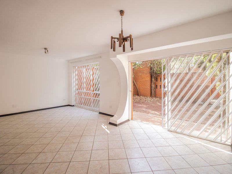 Newly renovated 3 Bedroom duplex with 2 bathrooms in an Historical Suburb, Jeppestown - Photo 9