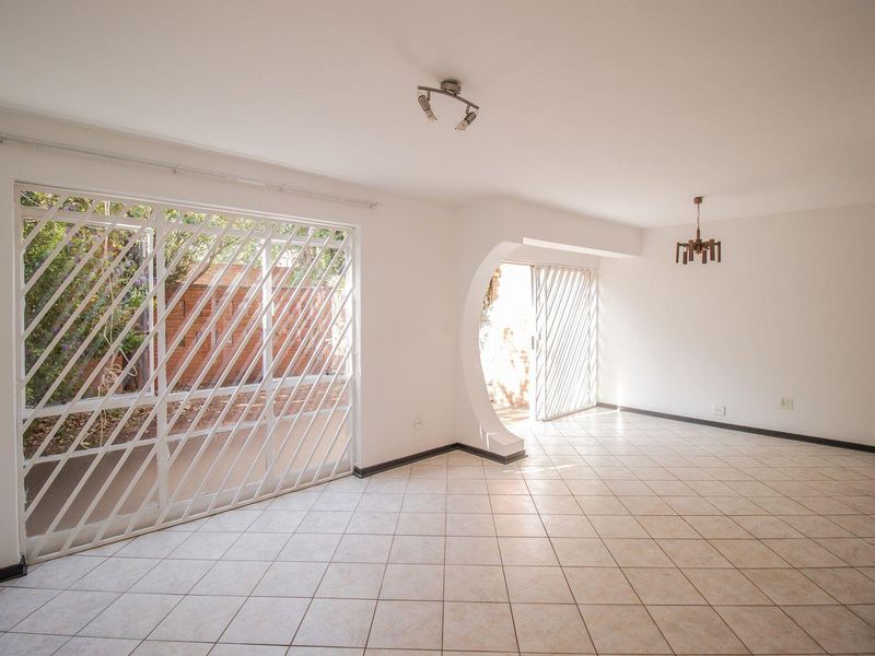 Newly renovated 3 Bedroom duplex with 2 bathrooms in an Historical Suburb, Jeppestown - Photo 8