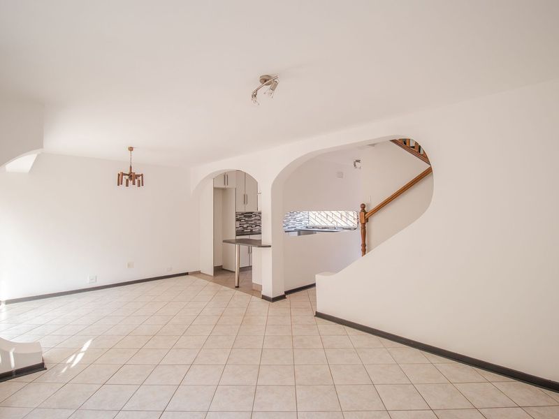 Newly renovated 3 Bedroom duplex with 2 bathrooms in an Historical Suburb, Jeppestown - Photo 7