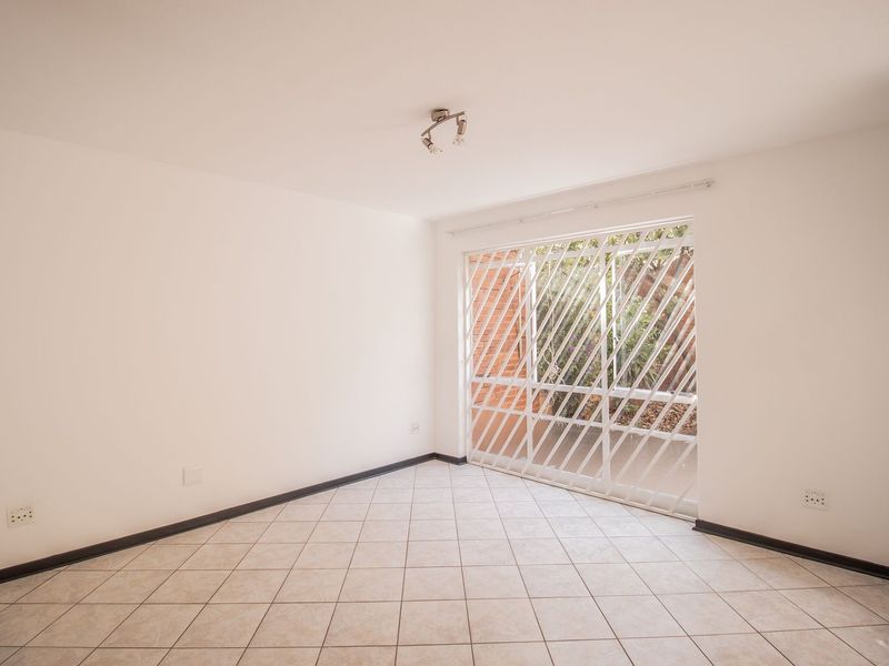 Newly renovated 3 Bedroom duplex with 2 bathrooms in an Historical Suburb, Jeppestown - Photo 6